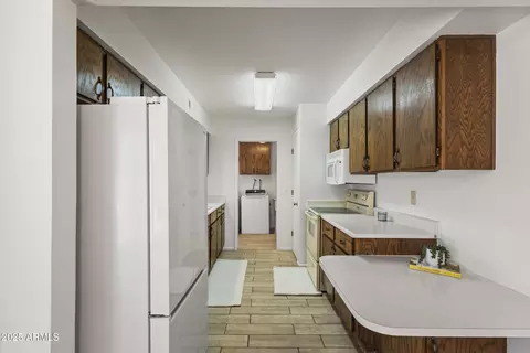 Kitchen - 8065 E Meseto Ave, Mesa, AZ 85209 photo 2 of 3