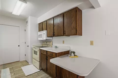 Kitchen - 8065 E Meseto Ave, Mesa, AZ 85209 photo 3 of 3