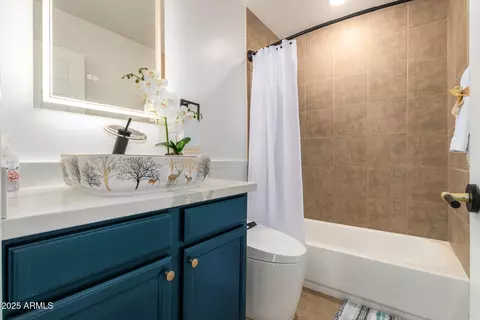 Bath - 2201 E Kings Ave, Phoenix, AZ 85022 photo 4 of 4