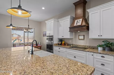 Kitchen - 21944 W Gambit Trl, Wittmann, AZ 85361 photo 3 of 5