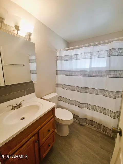 Bath - 9448 S 10th Ave, Phoenix, AZ 85041 photo 1 of 3