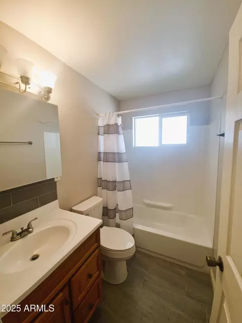 Bath - 9448 S 10th Ave, Phoenix, AZ 85041 photo 2 of 3