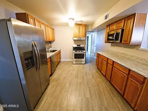 Kitchen - 9448 S 10th Ave, Phoenix, AZ 85041 photo 1 of 3