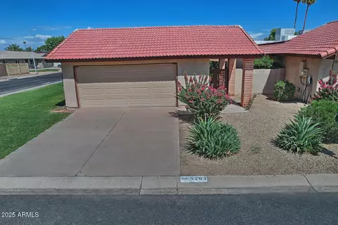 5202 E Tamblo Dr, Phoenix, AZ 85044