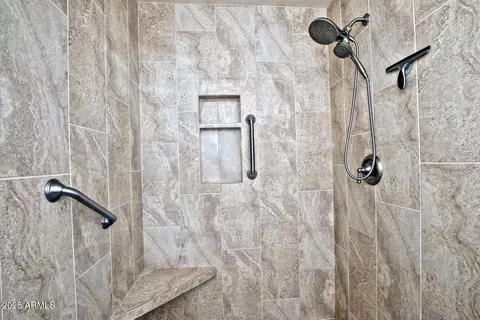 Bath - 5202 E Tamblo Dr, Phoenix, AZ 85044 photo 2 of 3