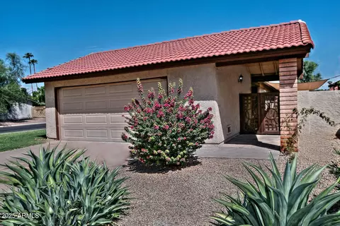 Exterior - 5202 E Tamblo Dr, Phoenix, AZ 85044 photo 2 of 10