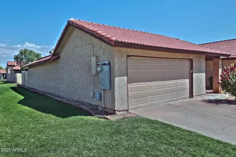 Exterior - 5202 E Tamblo Dr, Phoenix, AZ 85044 photo 3 of 10