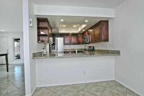 Kitchen - 5202 E Tamblo Dr, Phoenix, AZ 85044 photo 1 of 4