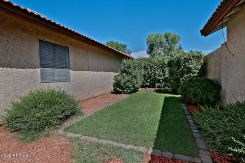 Exterior - 5202 E Tamblo Dr, Phoenix, AZ 85044 photo 7 of 10