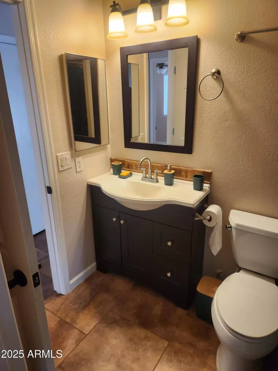 Bath - 1507 W Mesquite Ave, Apache Junction, AZ 85120 photo 2 of 2