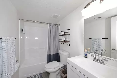 Bath - 4201 E Camelback Rd #9, Phoenix, AZ 85018 photo 2 of 2