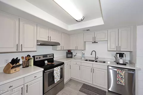 Kitchen - 4201 E Camelback Rd #9, Phoenix, AZ 85018 photo 1 of 3