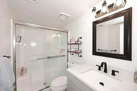 Bath - 4201 E Camelback Rd #9, Phoenix, AZ 85018 photo 1 of 2