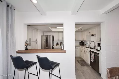 Kitchen - 4201 E Camelback Rd #9, Phoenix, AZ 85018 photo 2 of 3