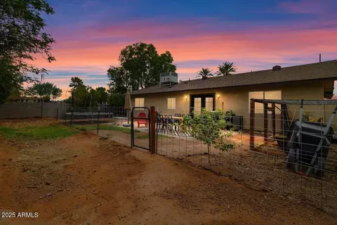 Exterior - 2540 E Mcarthur Dr, Tempe, AZ 85288 photo 5 of 6