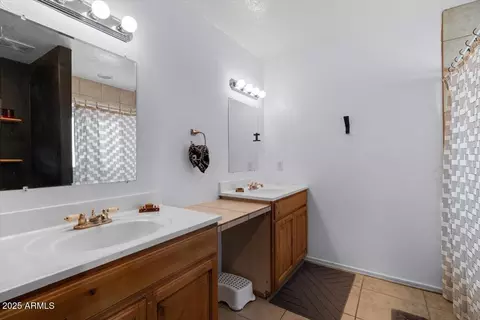 Bath - 2540 E Mcarthur Dr, Tempe, AZ 85288 photo 1 of 2