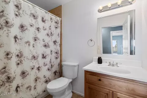 Bath - 2540 E Mcarthur Dr, Tempe, AZ 85288 photo 2 of 2