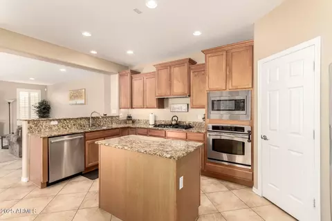 Kitchen - 11123 E Risata Ave, Mesa, AZ 85212 photo 2 of 4