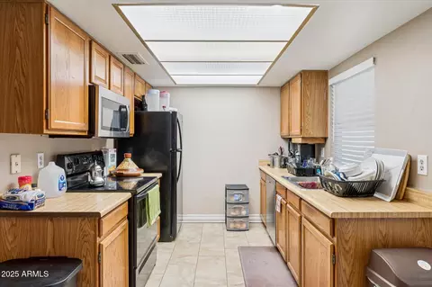Kitchen - 5038 E Bannock St, Phoenix, AZ 85044 photo 1 of 1