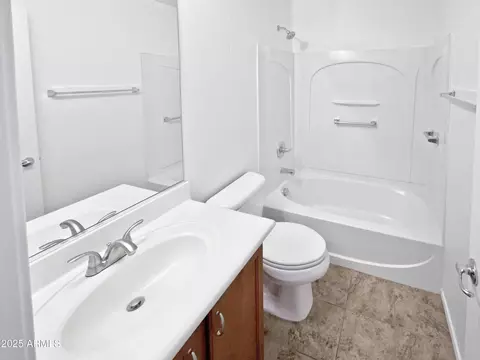 Bath - 4704 E Laurel Ave, Gilbert, AZ 85234 photo 4 of 4