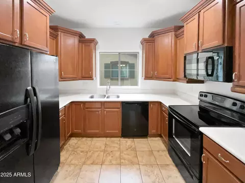 Kitchen - 4704 E Laurel Ave, Gilbert, AZ 85234 photo 1 of 2
