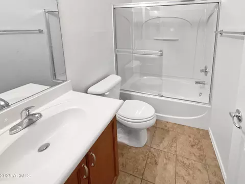 Bath - 4704 E Laurel Ave, Gilbert, AZ 85234 photo 2 of 4