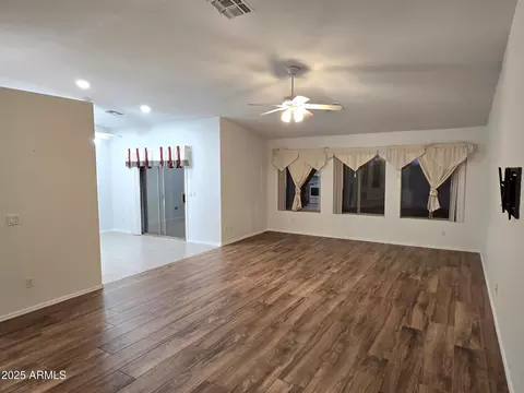 Living - 2101 S Meridian Rd #417, Apache Junction, AZ 85120 photo 2 of 5