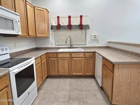 Kitchen - 2101 S Meridian Rd #417, Apache Junction, AZ 85120 photo 4 of 8