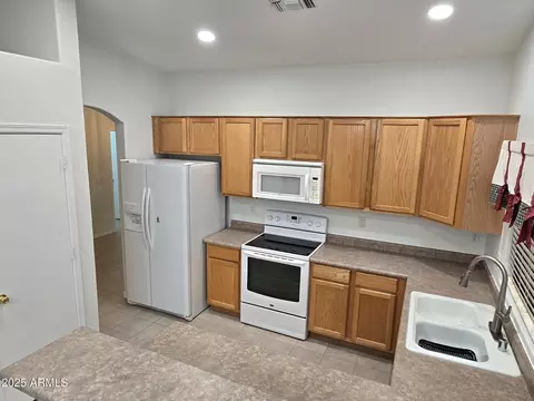 Kitchen - 2101 S Meridian Rd #417, Apache Junction, AZ 85120 photo 2 of 8