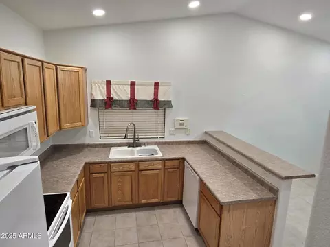Kitchen - 2101 S Meridian Rd #417, Apache Junction, AZ 85120 photo 3 of 8