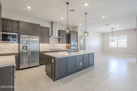 Kitchen - 1320 E Beechnut Pl, Chandler, AZ 85249 photo 5 of 8