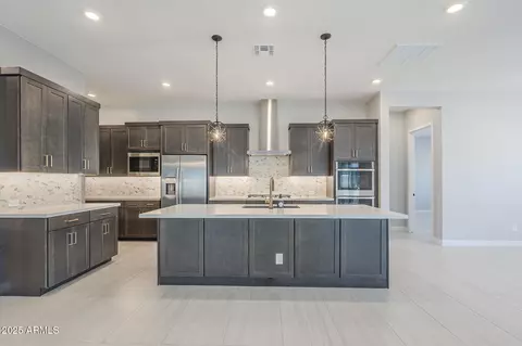 Kitchen - 1320 E Beechnut Pl, Chandler, AZ 85249 photo 4 of 8