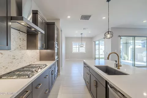 Kitchen - 1320 E Beechnut Pl, Chandler, AZ 85249 photo 8 of 8