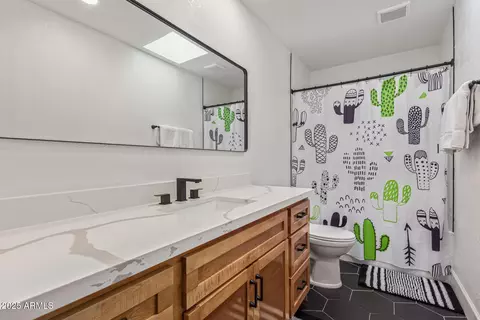 Bath - 4508 E Ludlow Dr, Phoenix, AZ 85032 photo 3 of 3