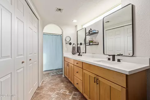 Bath - 4508 E Ludlow Dr, Phoenix, AZ 85032 photo 1 of 3