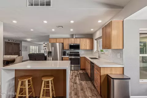 Kitchen - 4508 E Ludlow Dr, Phoenix, AZ 85032 photo 3 of 4