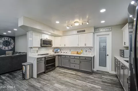Kitchen - 2607 W Ironstone Ave, Apache Junction, AZ 85120 photo 3 of 6