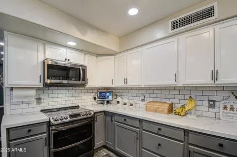 Kitchen - 2607 W Ironstone Ave, Apache Junction, AZ 85120 photo 4 of 6