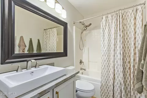 Bath - 4038 W Alex Loop, Phoenix, AZ 85083 photo 1 of 2
