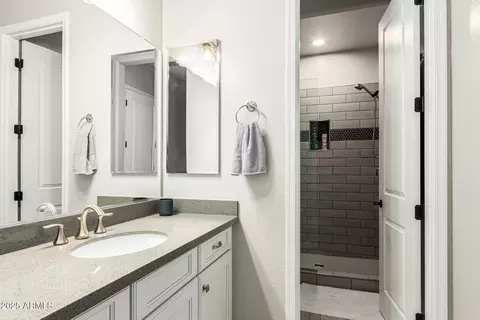 Bath - 2570 E Thornton Ct, Gilbert, AZ 85297 photo 4 of 6