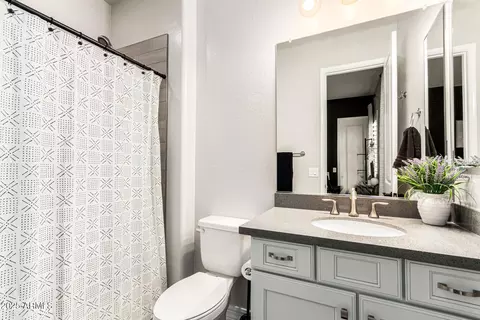 Bath - 2570 E Thornton Ct, Gilbert, AZ 85297 photo 6 of 6