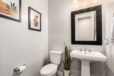 Bath - 2570 E Thornton Ct, Gilbert, AZ 85297 photo 1 of 6