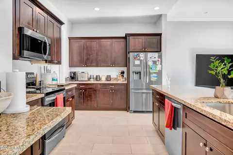 Kitchen - 3005 E Paradise Ln, Phoenix, AZ 85032 photo 1 of 2