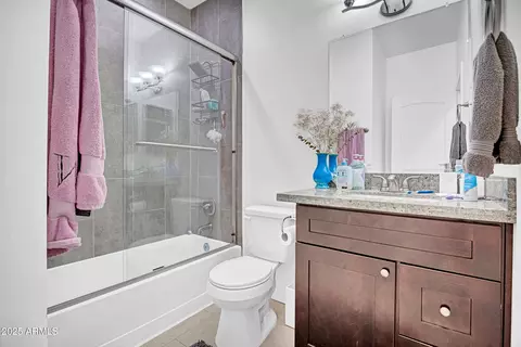 Bath - 3005 E Paradise Ln, Phoenix, AZ 85032 photo 3 of 3