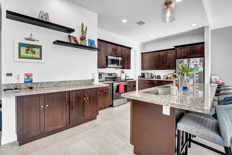 Kitchen - 3005 E Paradise Ln, Phoenix, AZ 85032 photo 2 of 2