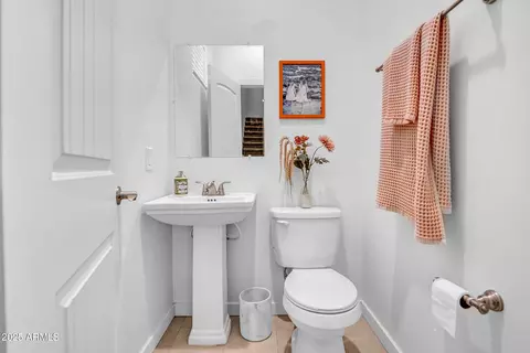Bath - 3005 E Paradise Ln, Phoenix, AZ 85032 photo 1 of 3