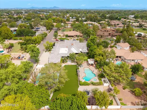 View/Area - 1001 E Caroline Ln, Tempe, AZ 85284 photo 5 of 11