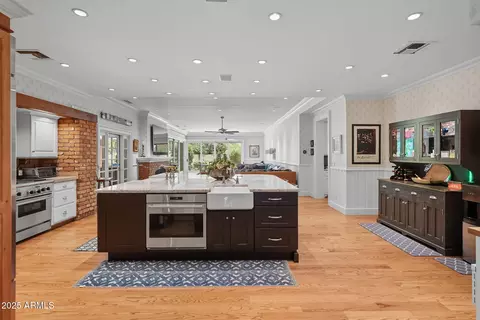 Kitchen - 1001 E Caroline Ln, Tempe, AZ 85284 photo 3 of 10