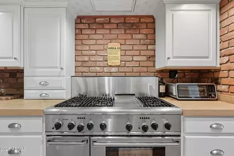 Kitchen - 1001 E Caroline Ln, Tempe, AZ 85284 photo 6 of 10