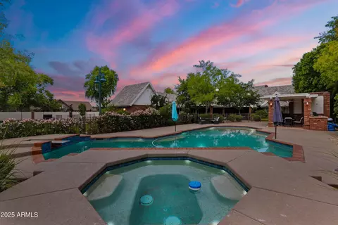 Exterior - 1001 E Caroline Ln, Tempe, AZ 85284 photo 16 of 28